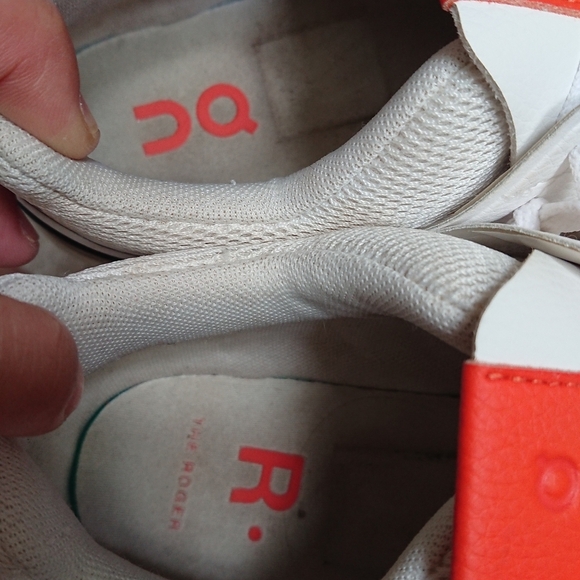 On Women's The Roger Centre Court Sneakers size 8 - Picture 11 of 15